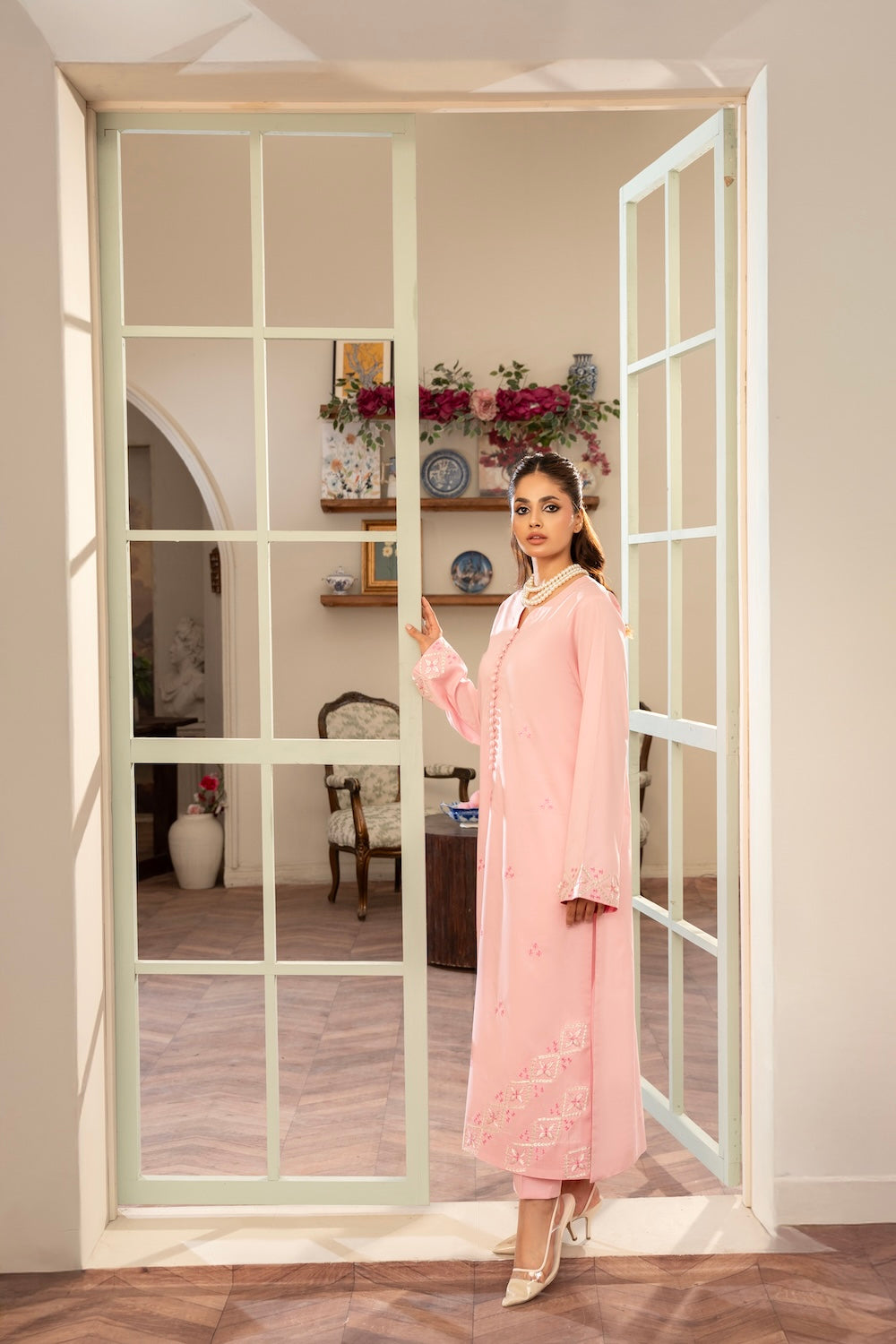 Mahnoor | Instant Delivery